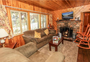 All Seasons Chateau - Beautiful cozy cabin and just couple steps away from Bear Mountain Resort